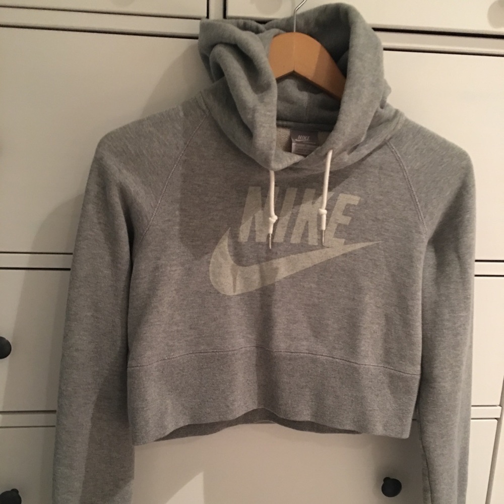 Nike cropped hoodie! Size M 🆒🆒🆒